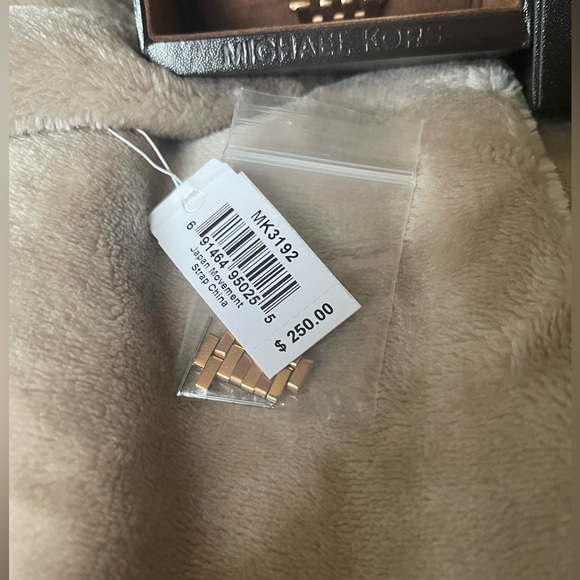 Michael Kors Watch - Picture 4 of 4